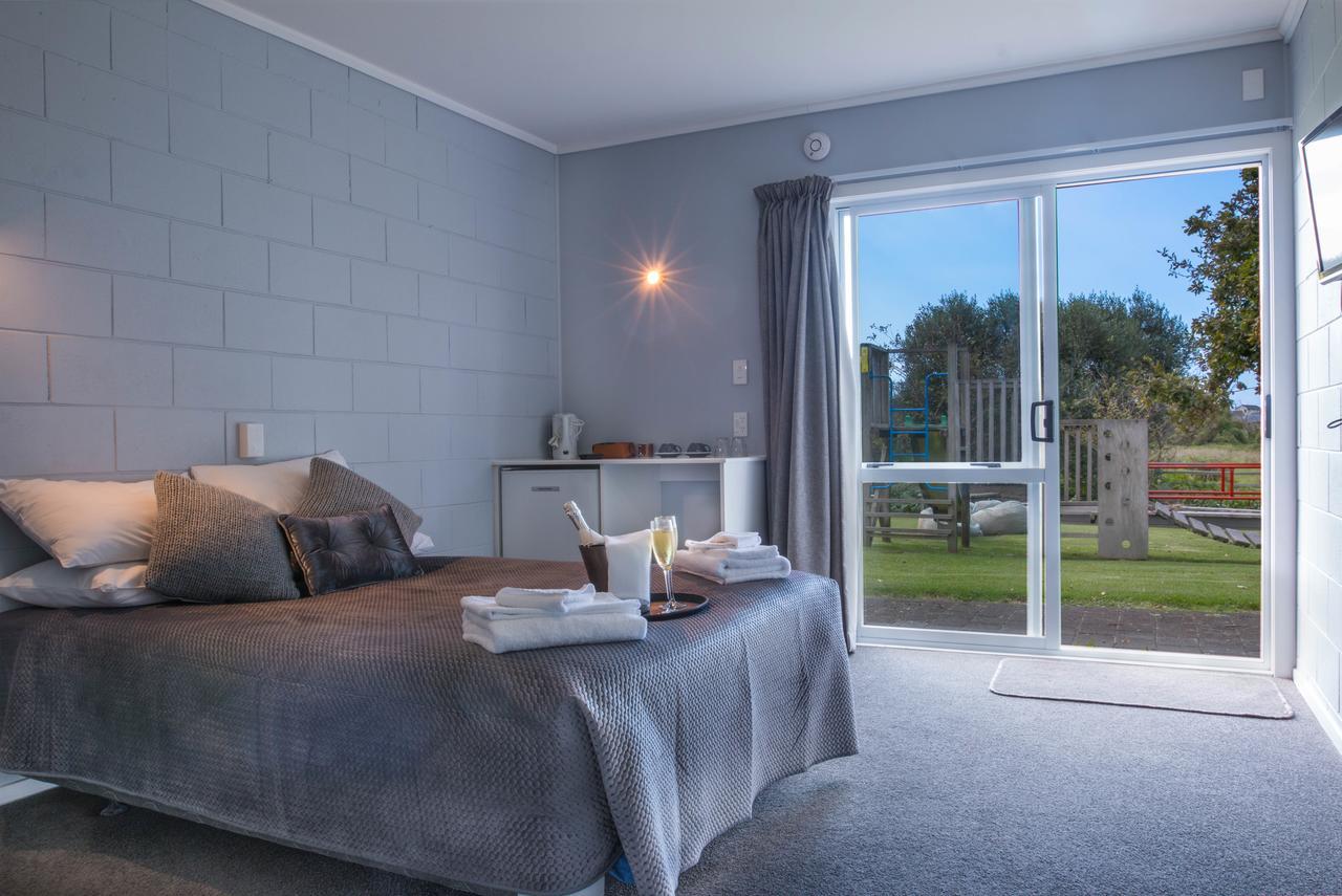 Waihi Beach Hotel エクステリア 写真