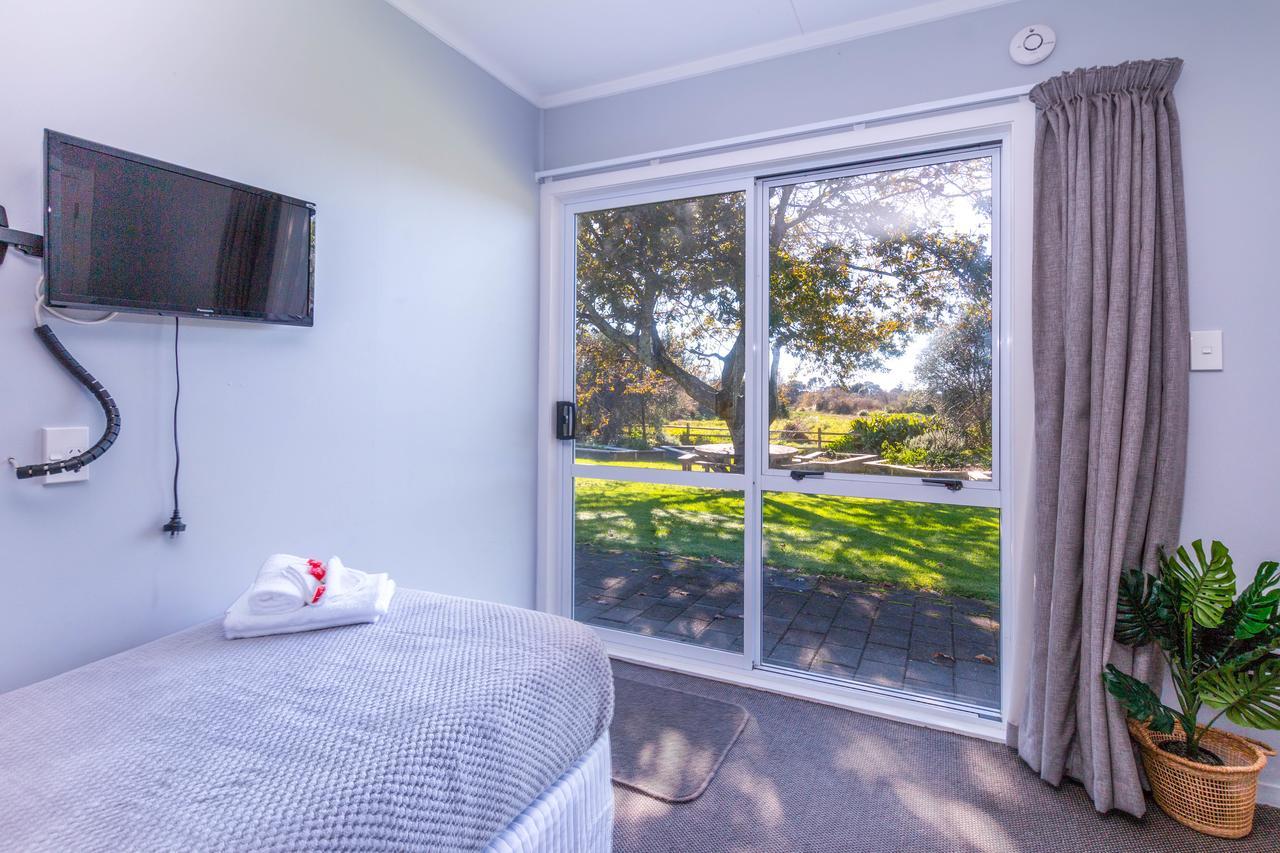 Waihi Beach Hotel エクステリア 写真